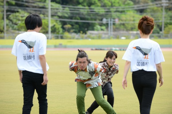 競技場で踊りだす最高にキュートな新郎新婦＆ヘアメイクさん！！その空気感に感動☆