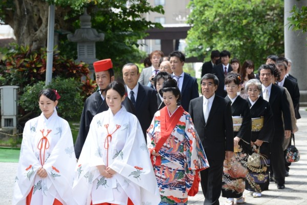 琉装での挙式は大変厳かで神聖なものとなりました。